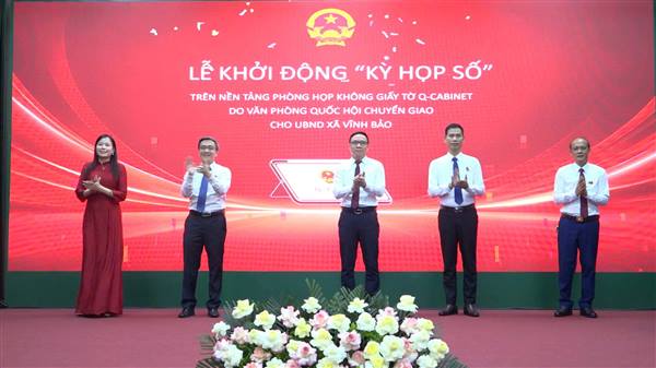 HĐND XÃ VĨNH BẢO KHÓA II KHAI MẠC KỲ HỌP THỨ 3 VÀ KHỞI ĐỘNG MÔ HÌNH "KỲ HỌP SỐ"