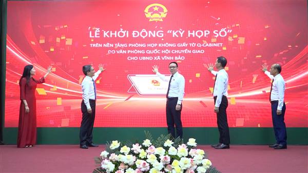 Xã Vĩnh Bảo chính thức triển khai mô hình "Kỳ họp số" trên nền tảng Q-Cabinet