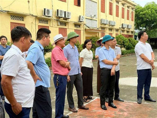 LÃNH ĐẠO XÃ VĨNH BẢO KIỂM TRA TIẾN ĐỘ CÁC CÔNG TRÌNH TRƯỜNG HỌC TRÊN ĐỊA BÀN