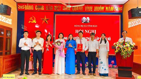 ĐẢNG ỦY XÃ VĨNH BẢO CÔNG BỐ QUYẾT ĐỊNH THÀNH LẬP ĐẢNG BỘ TRƯỜNG THCS NGUYỄN BỈNH KHIÊM