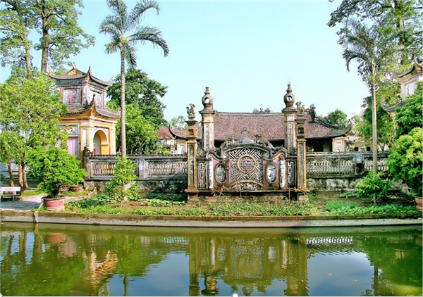 Đình Quán Khái xã Vĩnh Hải, thành phố Hải Phòng (xã Vĩnh Phong cũ) di tích kiến trúc nghệ thuật cấp Quốc gia một tổng thể công trình nghệ thuật kiến trúc cổ thời Nguyễn đầu thế kỷ XX.