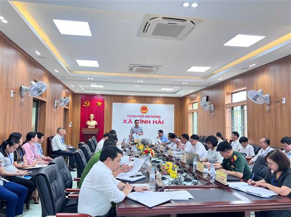 Đồng chí Đào Trọng Đức - Uỷ viên Ban Thường vụ Thành uỷ, Phó Chủ tịch Thường trực HĐND thành phố làm việc với Ban Thường vụ và cán bộ, công chức xã Vĩnh Hải