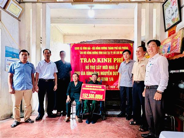 Xã Vĩnh Hải phối hợp với Hội đồng hương thành phố Hải Phòng, Chi hội đồng hương Vĩnh Bảo tại thành phố Hồ Chí Minh tổ chức trao kinh phí hỗ trợ xây mới nhà ở đối với hộ gia đình ông Nguyễn Duy Phâng, Thương binh 1/4, thôn An Lương, xã Vĩnh Hải