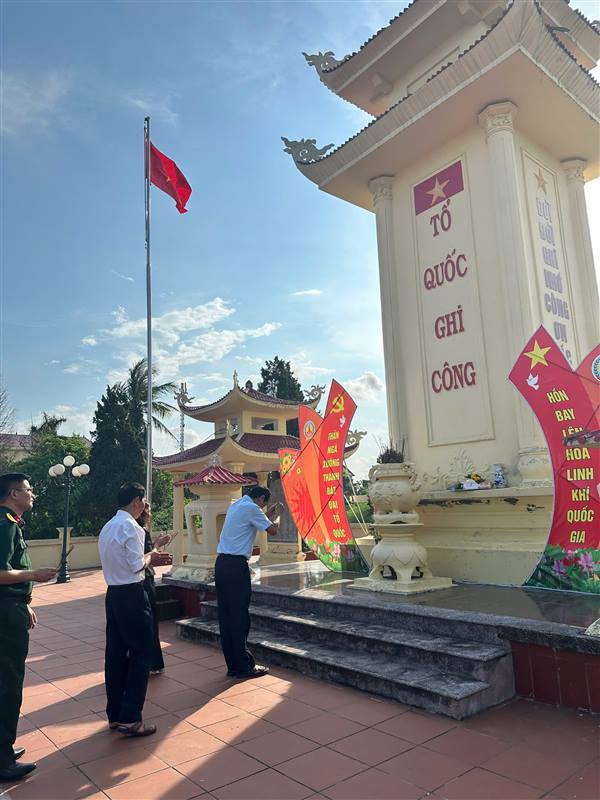 Phát huy truyền thống "Uống nước nhớ nguồn", tri ân các anh hùng liệt sĩ, thương binh, bệnh binh và người có công với cách mạng.