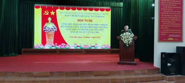 Ban chỉ huy quân sự xã Vĩnh Hải tổ chức Hội nghị công bố, trao quyết định miễn nhiệm, bổ nhiệm Thôn đội trưởng và thành lập Tiểu đội Dân quân tự vệ tại chỗ