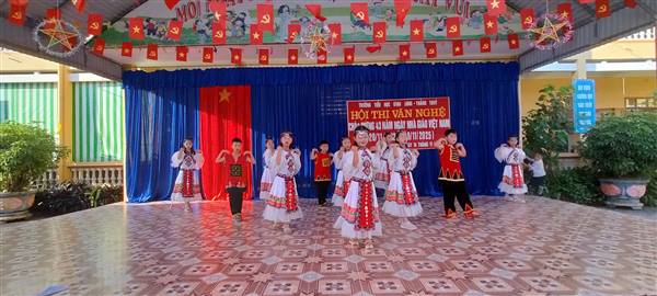 LIÊN ĐỘI TRƯỜNG TIỂU HỌC VĨNH LONG – THẮNG THỦY TỔ CHỨC HỘI THI VĂN NGHỆ CHÀO MỪNG NGÀY NHÀ GIÁO VIỆT NAM 20/11