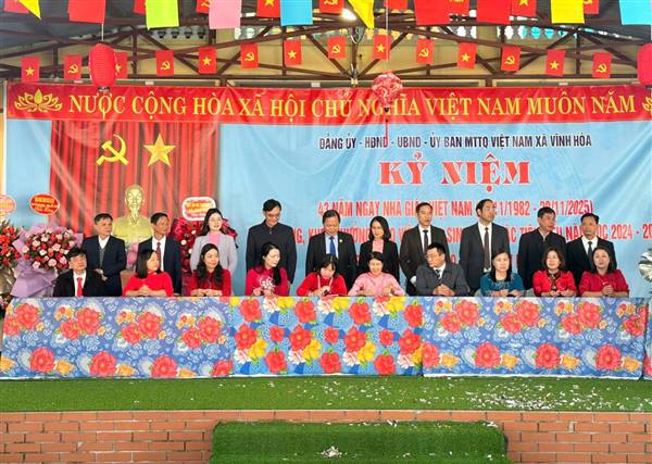 ĐẢNG ỦY - HĐND - UBND - ỦY BAN MTTQ VIỆT NAM XÃ VĨNH HOÀ TỔ CHỨC KỶ NIỆM 43 NĂM NGÀY NHÀ GIÁO VIỆT NAM (20/11/1982 - 20/11/2025)
