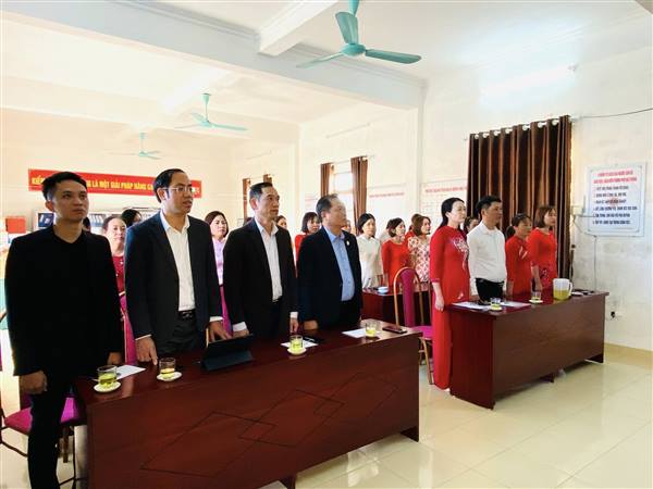 LỄ KẾT NẠP ĐẢNG VIÊN MỚI TẠI TRƯỜNG MẦM NON HIỆP HÒA, XÃ VĨNH HÒA, THÀNH PHỐ HẢI PHÒNG