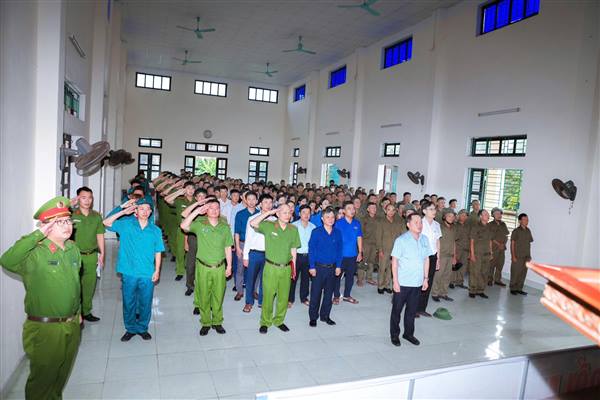 CÔNG AN XÃ VĨNH HÒA TỔ CHỨC LỄ RA QUÂN THỰC HIỆN CAO ĐIỂM  XÂY DỰNG ĐỊA BÀN KHÔNG MA TUÝ