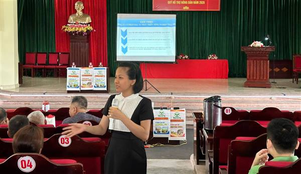 HỘI NÔNG DÂN XÃ VĨNH LẠI CHUYỂN GIAO KHOA HỌC KỸ THUẬT SỬ DỤNG PHÂN BÓN TIẾN NÔNG CHO CÂY TRỒNG