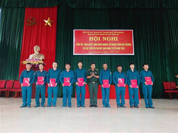 Ban Chỉ huy Quân sự xã Vĩnh Lại công bố quyết định miễn nhiệm, bổ nhiệm thôn đội trưởng và các chức vụ chỉ huy dân quân tự vệ năm 2026