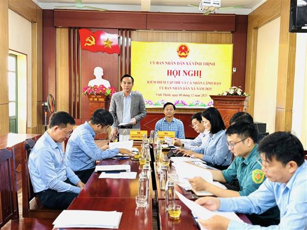 UBND XÃ TỔ CHỨC HỘI NGHỊ KIỂM ĐIỂM TẬP THỂ VÀ CÁ NHÂN LÃNH ĐẠO UBND XÃ NĂM 2025