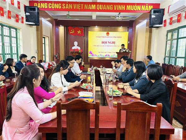 UBND xã Vĩnh Thịnh tổ chức Hội nghị công bố các quyết định về công tác cán bộ