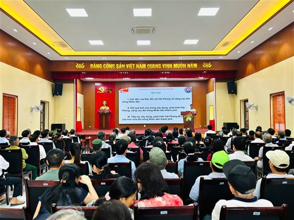 Đảng ủy xã Vĩnh Thịnh tổ chức hội nghị học tập, quán triệt chuyên đề học Bác năm 2026 "Học tập và làm theo lời dạy của Chủ tịch Hồ Chí Minh về tiếp tục nâng cao đời sống Nhân dân và xây dựng chủ nghĩa xã hội gắn với con người xã hội chủ nghĩa"; thông tin kết quả hội nghị lần thứ hai Ban Chấp hành Trung ương Đảng khóa XIV và triển khai Kế hoạch phát động Cuộc thi chính luận về bảo vệ nền tảng tư tưởng của Đảng năm 2026.