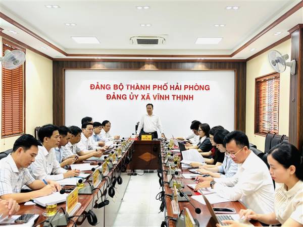 Đồng chí Hoàng Quốc Thưởng, Ủy viên Ban Thường vụ Thành ủy, Phó Bí thư Thường trực Đảng ủy Các cơ quan Đảng thành phố chủ trì buổi làm việc với Đảng ủy xã Vĩnh Thịnh