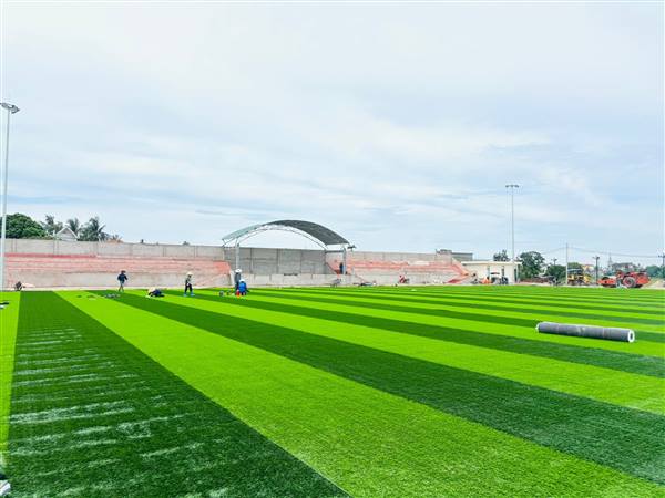 Đơn vị thi công tập trung đẩy nhanh tiến độ thi công Dự án cải tạo, nâng cấp Khu thể thao trung tâm xã 