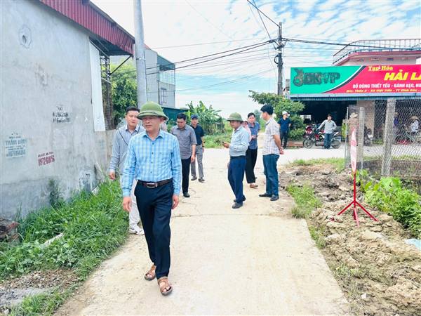 LÃNH ĐẠO UBND XÃ KIỂM TRA TIẾN ĐỘ CÁC CÔNG TRÌNH, DỰ ÁN TRÊN ĐỊA BÀN