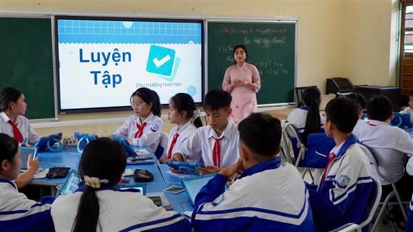 Trường THCS Vĩnh An – Tân Liên tổ sinh hoạt chuyên môn với chủ đề “Ứng dụng công nghệ AI và phòng học thông minh trong dạy và học”.