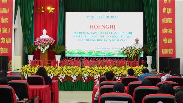 Đảng ủy xã Vĩnh Thuận tổ chức Hội nghị bồi dưỡng, tập huấn lý luận chính trị cho đội ngũ cán bộ, giáo viên các trường học trên địa bàn.