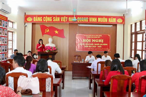 Trường Trung học Cơ sở Dũng Tiến tổ chức Hội nghị cán bộ, viên chức, người lao động năm học 2025-2026