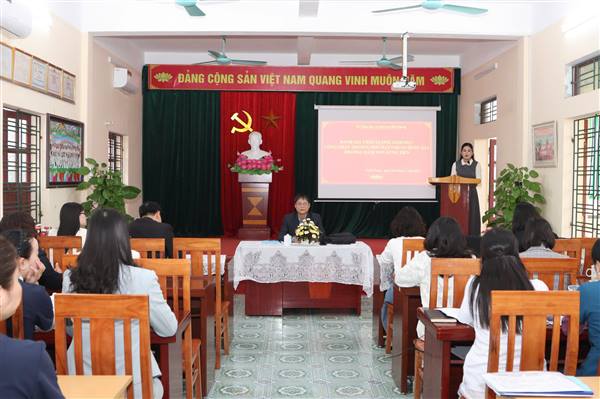 Đoàn công tác của Sở Giáo dục và Đào tạo thành phố làm việc tại Trường Mầm non Dũng Tiến đánh giá chất lượng giáo dục công nhận trường đạt chuẩn Quốc gia.