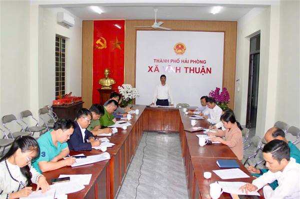 UBND xã Vĩnh Thuận tổ chức cuộc họp nghe dự thảo kế hoạch, phương án và kịch bản cưỡng chế thực hiện Quyết định xử phạt vi phạm hành chính trong lĩnh vực đất đai 