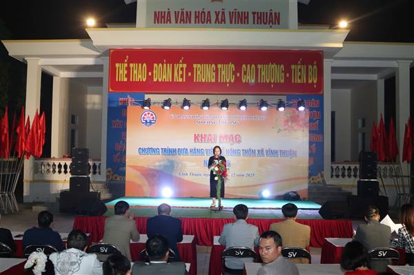 Khai mạc Phiên chợ đưa hàng Việt về nông thôn tại xã Vĩnh Thuận
