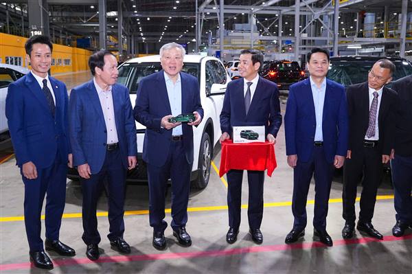 Phó Thủ tướng Thường trực Nguyễn Hòa Bình thăm và làm việc tại Hải Phòng: Khẳng định vai trò tiên phong của Cảng Hateco và động lực phát triển VinFast