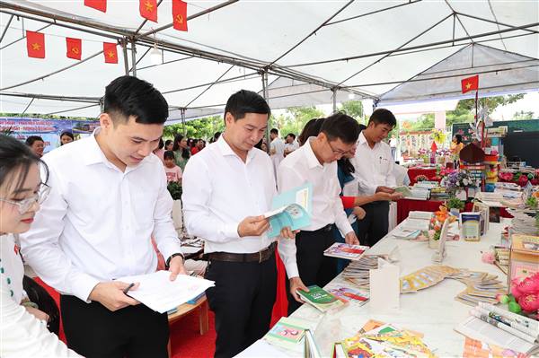 Xã Vĩnh Thuận tổ chức  Hội thi “Tự học suốt đời – Đổi mới tư duy – Làm chủ công nghệ – Thích ứng với kỷ nguyên số”, hưởng ứng Tuần lễ học tập suốt đời năm 2026.