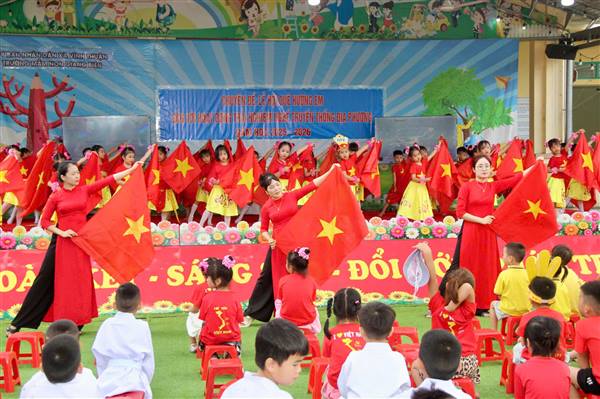 Trường mầm non Giang Biên: Sôi nổi chuyên đề “Lễ hội quê hương em” gắn với trải nghiệm nghề truyền thống địa phương
