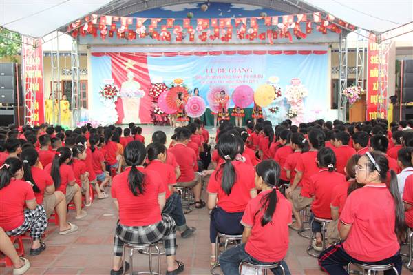 Trường Tiểu học Giang Biên tổ chức Lễ bế giảng năm học 2025 – 2026; biểu dương học sinh tiêu biểu và chia tay học sinh lớp 5 