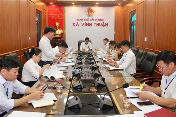 UBND xã Vĩnh Thuận họp phiên thường kỳ đánh giá tình hình thực hiện nhiệm vụ kinh tế - xã hội, quốc phòng - an ninh tháng 4, triển khai phương hướng, nhiệm vụ trọng tâm tháng 5 năm 2026