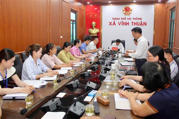 Thường trực Đảng ủy xã Vĩnh Thuận tổ chức hội nghị làm việc với Trạm Y tế xã