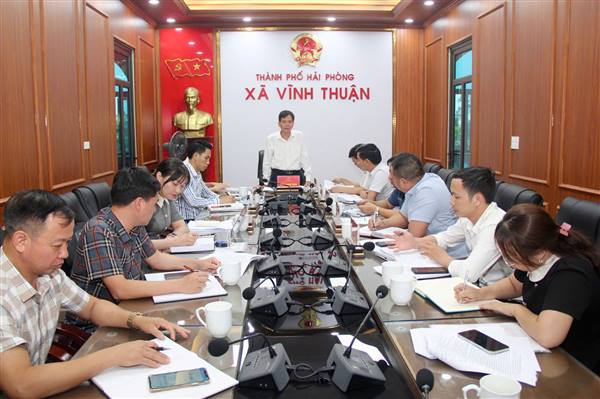 Thường trực Đảng ủy xã Vĩnh Thuận làm việc với Ủy ban Mặt trận Tổ quốc Việt Nam xã nhằm đánh giá tình hình hoạt động của cơ quan MTTQ Việt Nam xã và các tổ chức chính trị xã hội.
