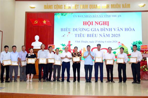 Lan tỏa những tấm gương gia đình văn hóa tiêu biểu ở xã Vĩnh Thuận