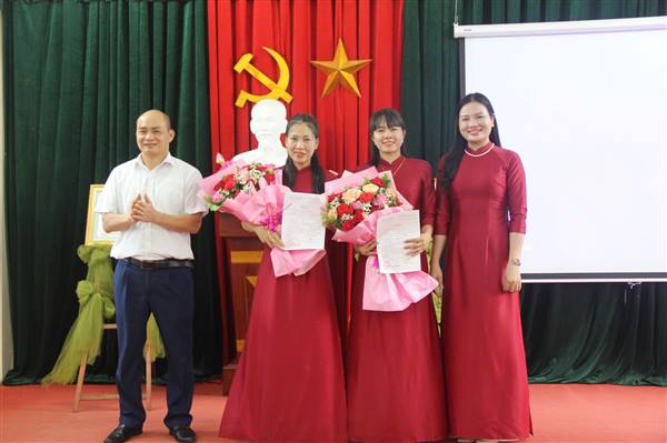 Chi bộ Trường Mầm non Dũng Tiến tổ chức Lễ kết nạp Đảng viên mới 