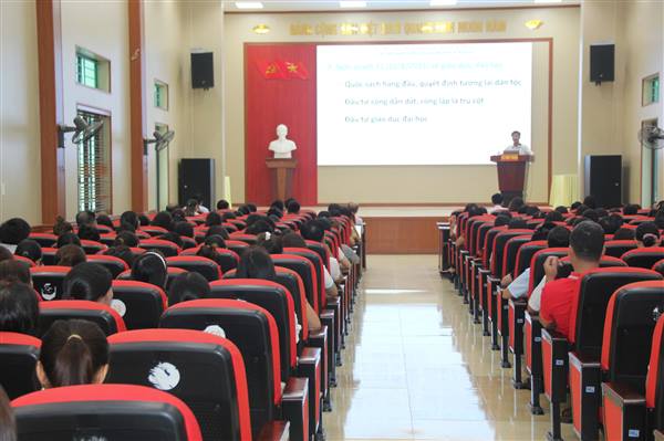 Đảng ủy xã Vĩnh Thuận tổ chức Hội nghị bồi dưỡng, tập huấn lý luận chính trị hè năm 2026  cho đội ngũ cán bộ quản lý, giáo viên các trường học