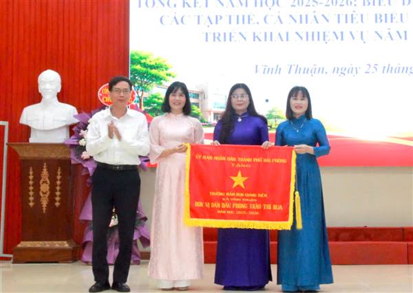 Hội nghị tổng kết năm học 2025–2026, triển khai nhiệm vụ năm học 2026–2027 và biểu dương, khen thưởng các tập thể, cá nhân có thành tích xuất sắc 