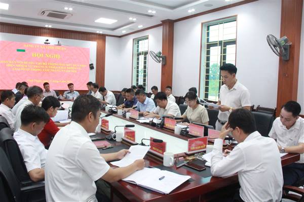 Thường trực Đảng ủy xã Vĩnh Thuận tổ chức Hội nghị giao ban định kì với Bí thư chi bộ nông nghiệp