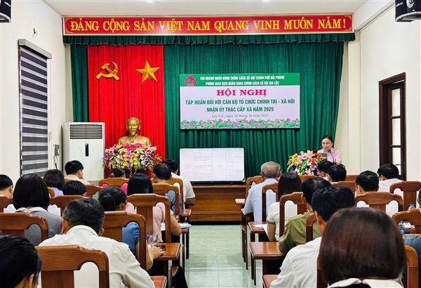 Phòng giao dịch Ngân hàng Chính sách xã hội Gia Lộc hoàn thành kế hoạch tập huấn nghiệp vụ ủy thác cho cán bộ Hội, đoàn thể cấp xã sau sáp nhập địa giới hành chính 2 cấp.
