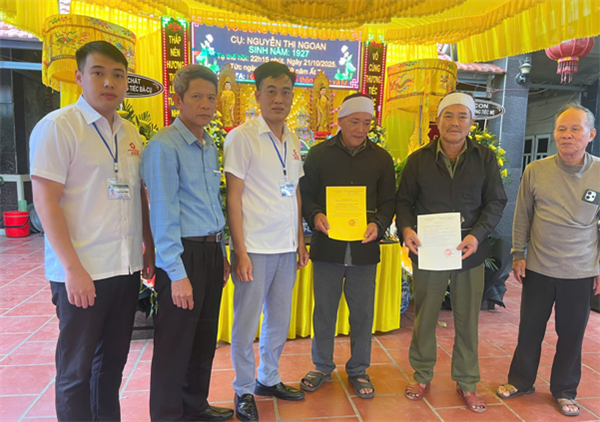 UBND xã Yết Kiêu tổ chức trao thư chia buồn kèm giấy chứng tử tại nhà