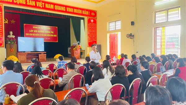 BAN THƯỜNG VỤ ĐẢNG ỦY XÃ YẾT KIÊU BỒI DƯỠNG LÝ LUẬN CHÍNH TRỊ CHO CÁN BỘ QUẢN LÝ GIÁO DỤC VÀ GIÁO VIÊN