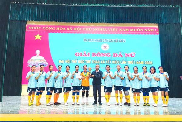 ĐỘI BÓNG KHỐI TRƯỜNG MẦM NON ĐOẠT CHỨC VÔ ĐỊCH GIẢI BÓNG ĐÁ NỮ ĐẠI HỘI TDTT XÃ YẾT KIÊU