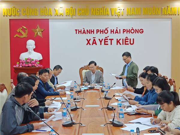 BAN CHỈ ĐẠO RÀ SOÁT HỘ NGHÈO, HỘ CẬN NGHÈO, HỘ LÀM NÔNG NGHIỆP CÓ MỨC SỐNG TRUNG BÌNH NĂM 2025 XÃ YẾT KIÊU TỔ CHỨC HỘI NGHỊ ĐÁNH GIÁ KẾT QUẢ