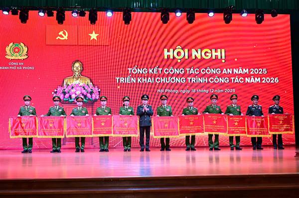 CÔNG AN XÃ YẾT KIÊU VINH DỰ ĐƯỢC BỘ CÔNG AN TẶNG CỜ DẪN ĐẦU PHONG TRÀO THI ĐUA NĂM 2025