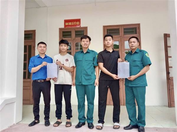 TUỔI TRẺ XÃ YẾT KIÊU HĂNG HÁI VIẾT ĐƠN TÌNH NGUYỆN LÊN ĐƯỜNG NHẬP NGŨ