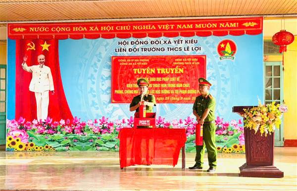 Công an xã Yết Kiêu tuyên truyền, phổ biến pháp luật về phòng cháy, phòng, chống ma túy và bạo lực học đường tại trường THCS Lê Lợi