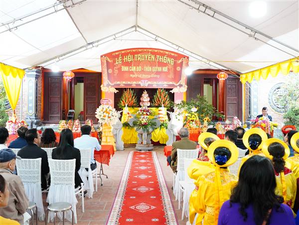 Khai hội Đình Cẩm Đới, thôn Quỳnh Huê, xã Yết Kiêu