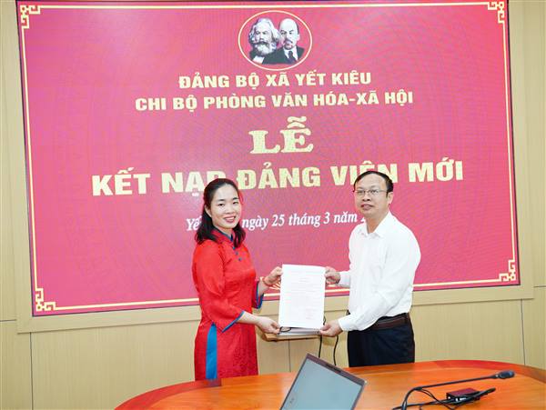 Chi bộ Phòng Văn hóa – Xã hội xã Yết Kiêu kết nạp Đảng viên mới