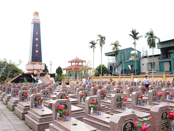 Xã Yết Kiêu tổ chức 5 đoàn dâng hương tại các nghĩa trang liệt sĩ